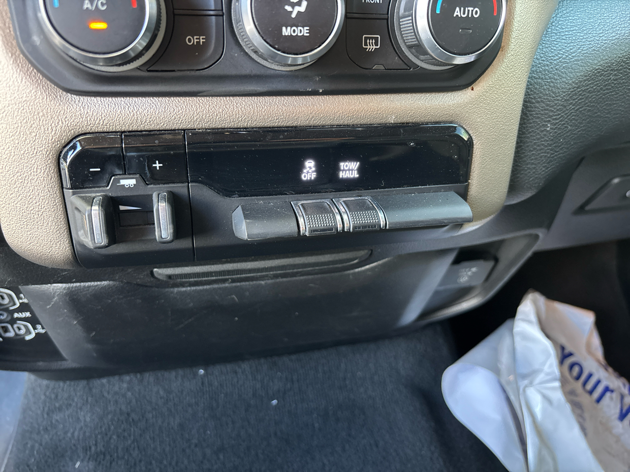 RAM 1500 Laramie Crew Cab SWB 2WD 2019 RAM 1500 Laramie Crew Cab SWB 2WD 2019