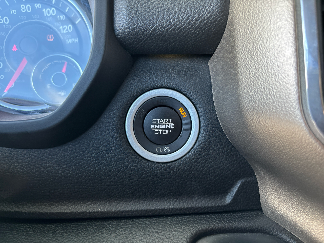 RAM 1500 Laramie Crew Cab SWB 2WD 2019 RAM 1500 Laramie Crew Cab SWB 2WD 2019