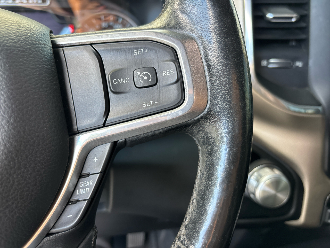 RAM 1500 Laramie Crew Cab SWB 2WD 2019 RAM 1500 Laramie Crew Cab SWB 2WD 2019