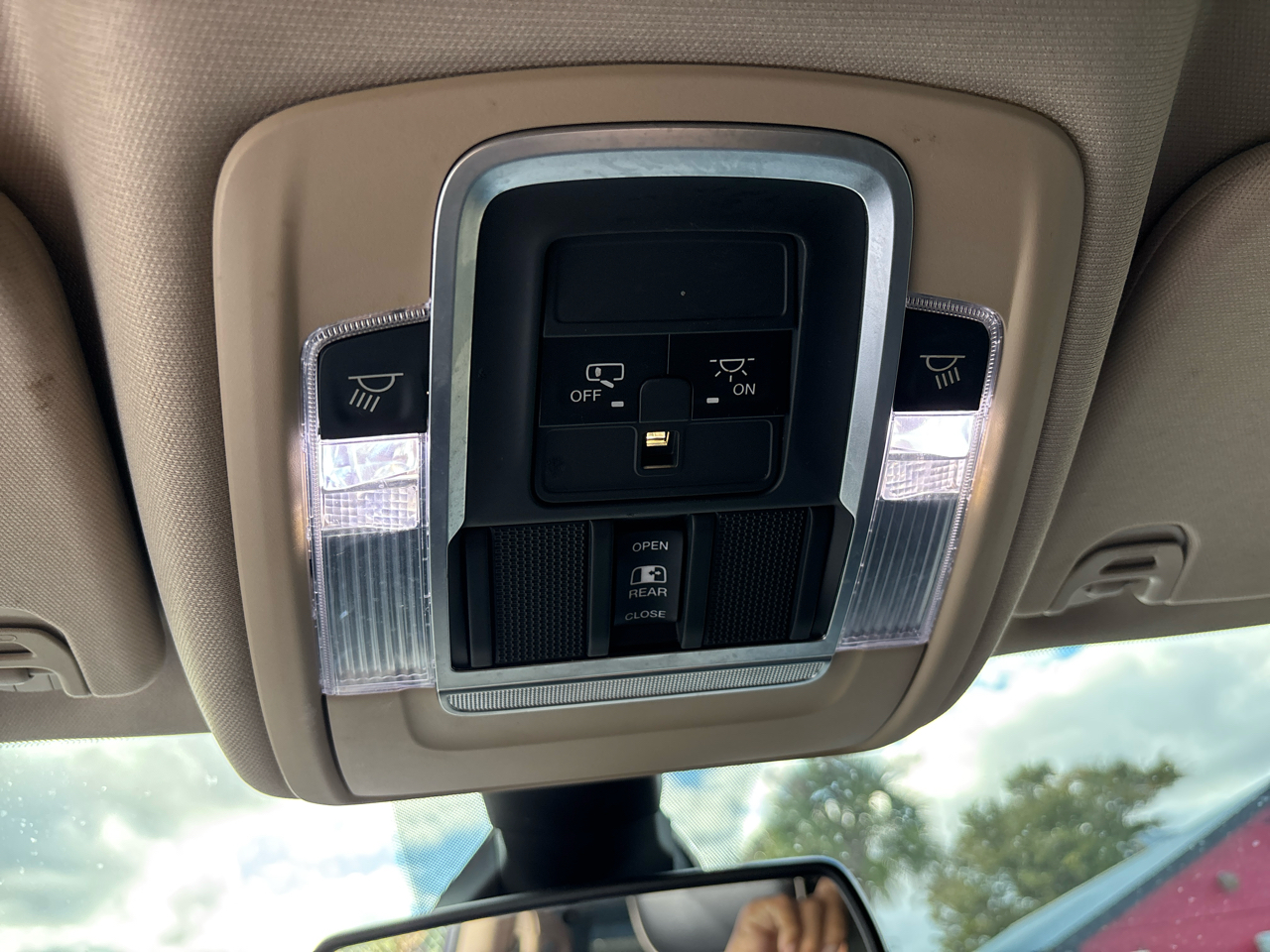 RAM 1500 Laramie Crew Cab SWB 2WD 2019 RAM 1500 Laramie Crew Cab SWB 2WD 2019