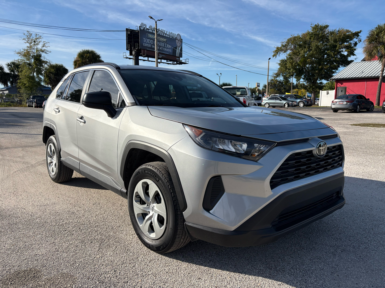 2019 Toyota RAV4 LE photo 2