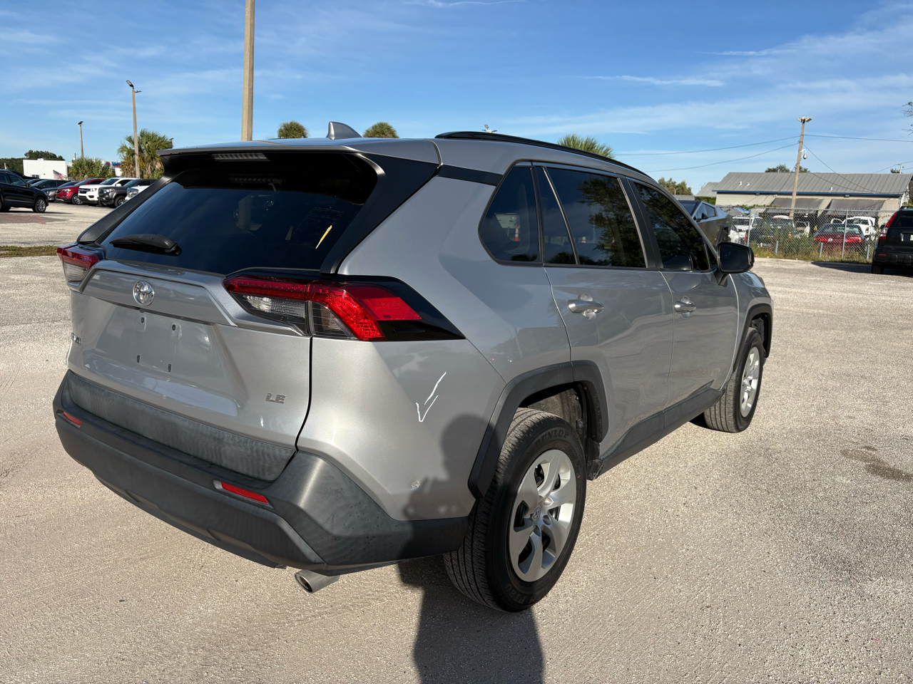 2019 Toyota RAV4 LE photo 4