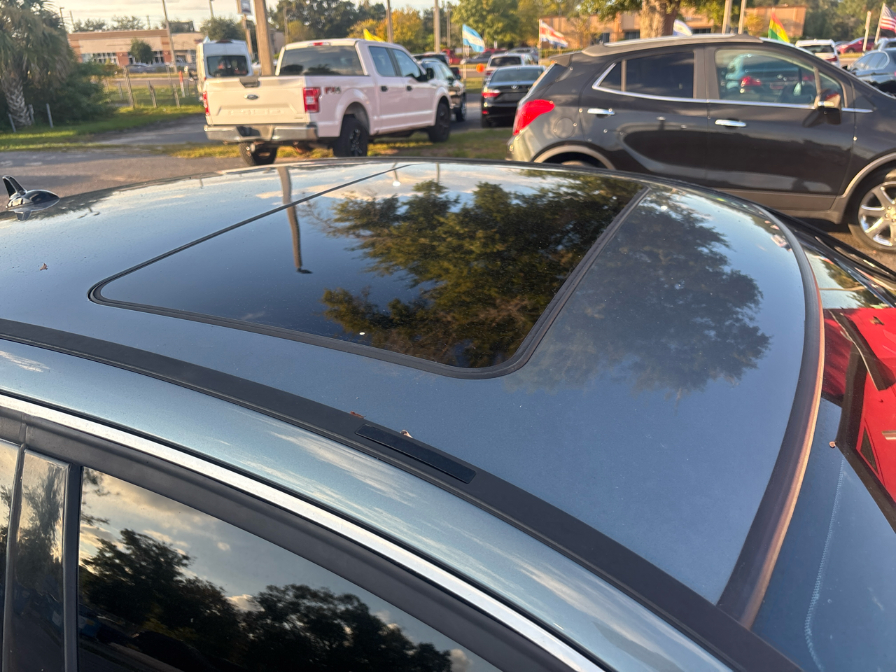 2012 Mercedes Benz C 250 Luxury Sedan photo 2