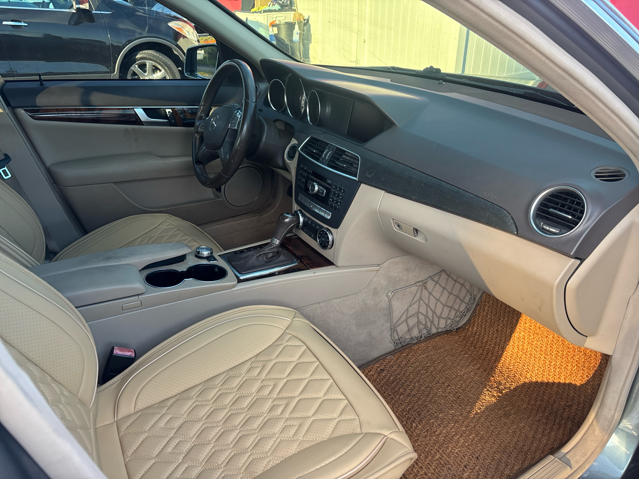 2012 Mercedes Benz C 250 Luxury Sedan photo 4