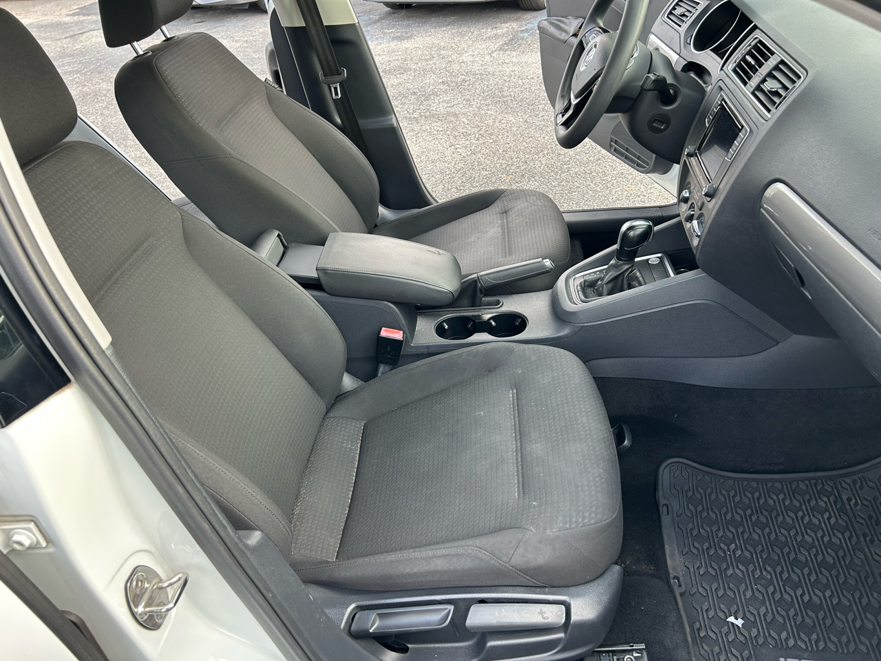 Volkswagen Jetta SE 6A 2016