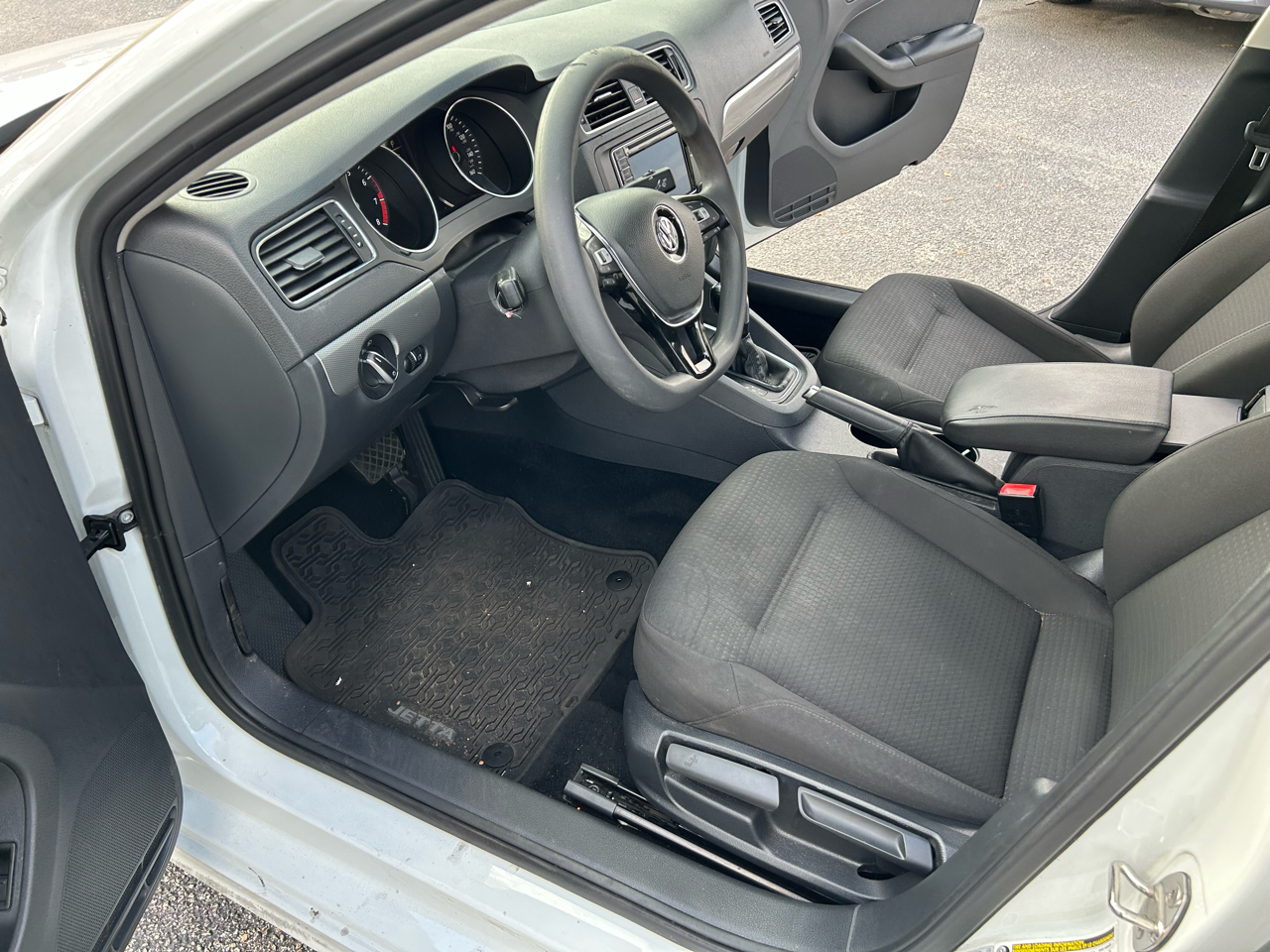 Volkswagen Jetta SE 6A 2016