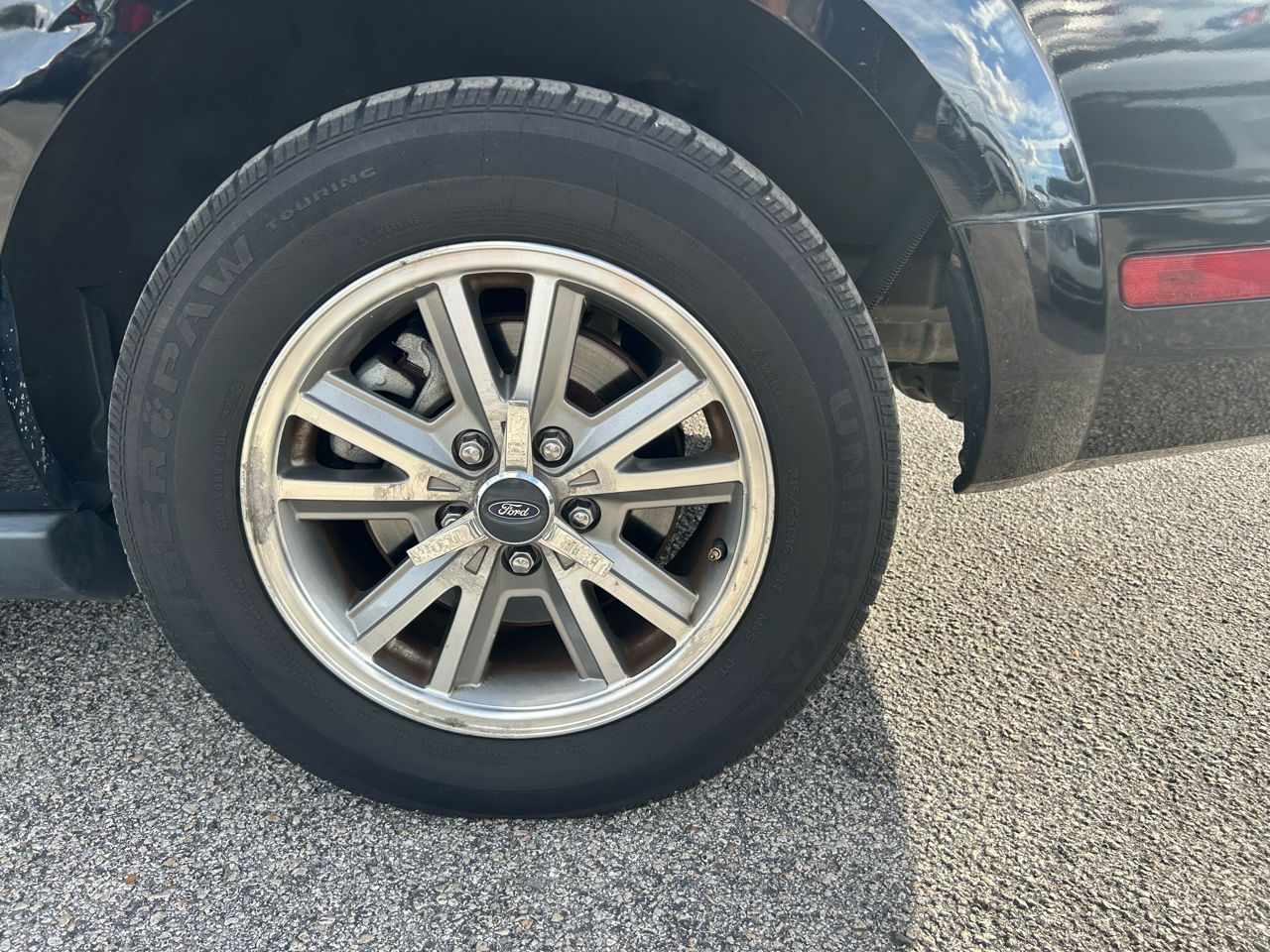 2005 Ford Mustang V6 Deluxe photo 4