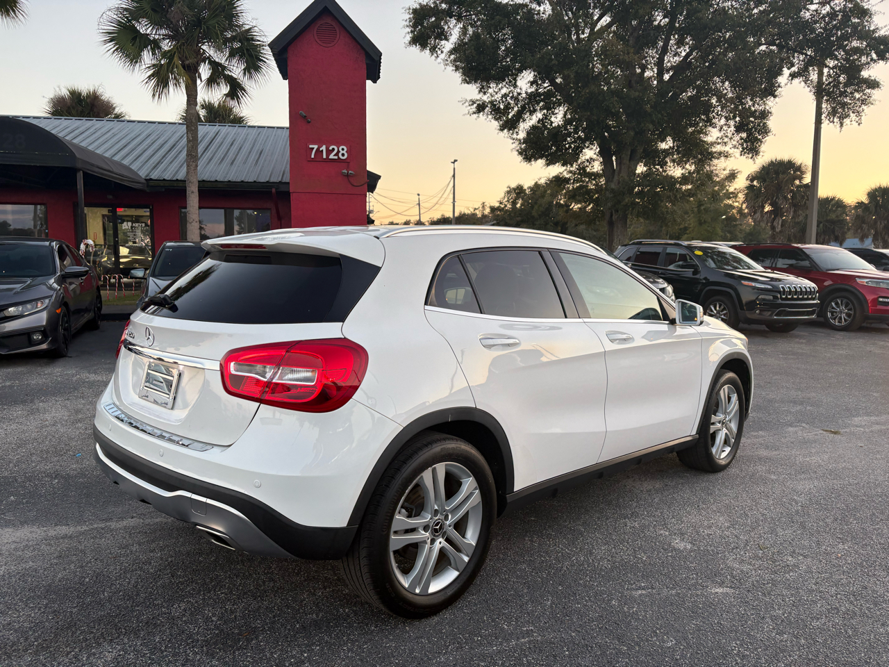 Mercedes-Benz GLA-Class GLA250 2019