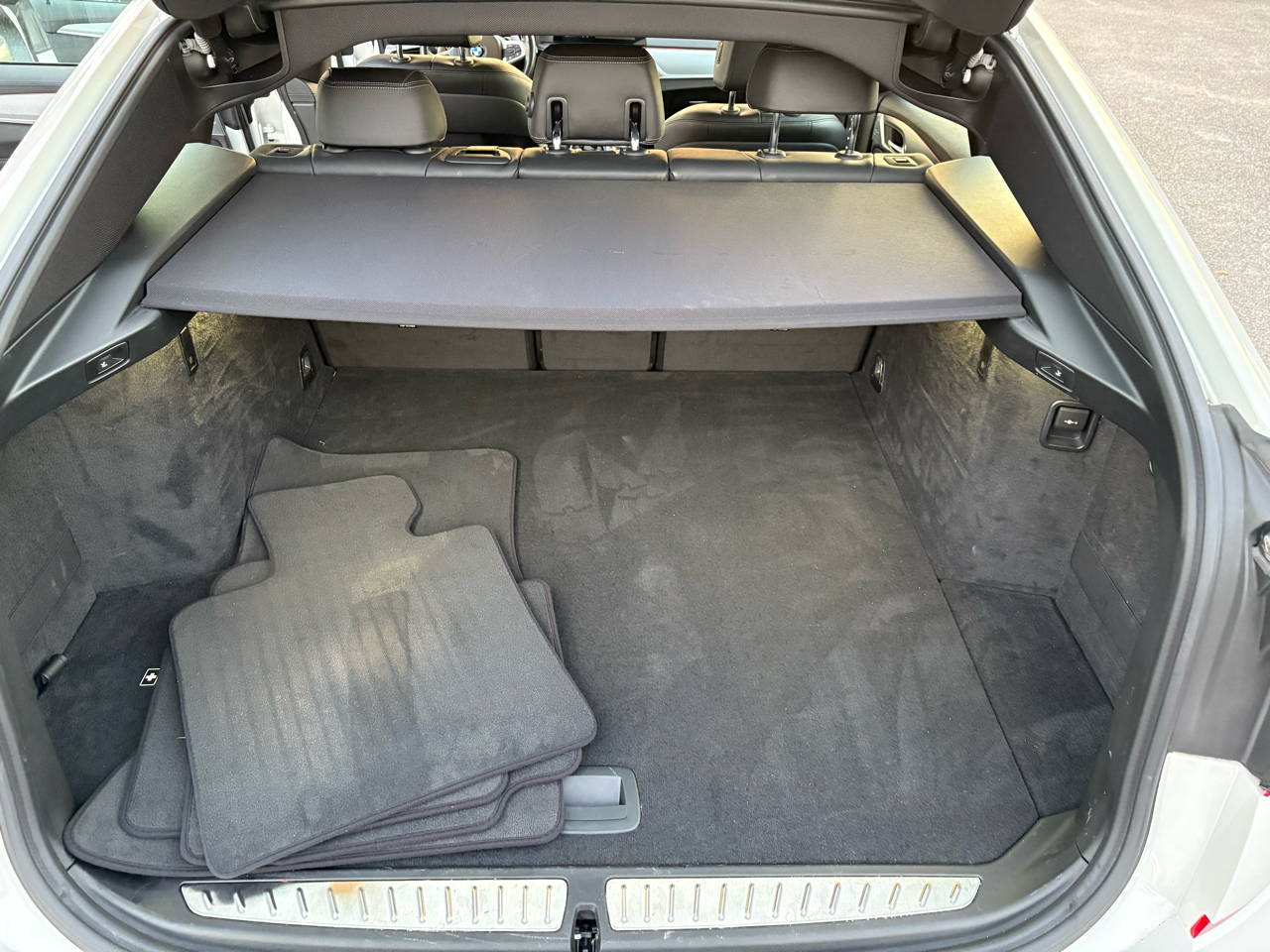 BMW 6-Series Gran Turismo 640i xDrive 2019