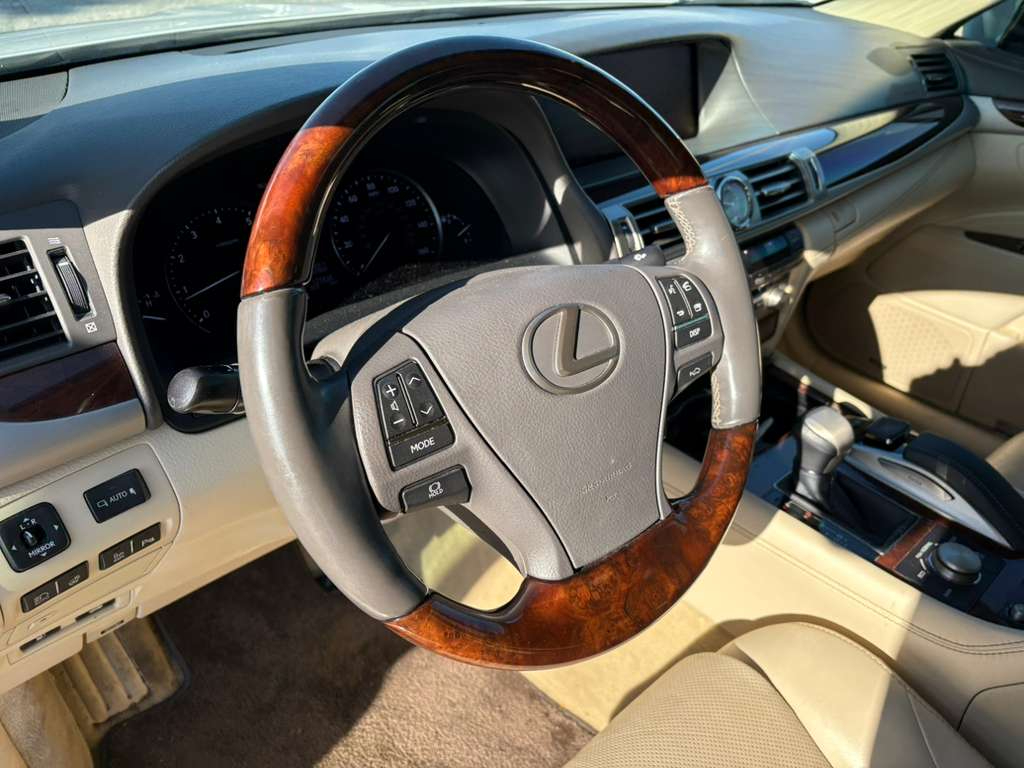 Lexus LS 460 RWD 2017