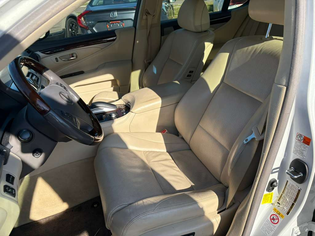 Lexus LS 460 RWD 2017