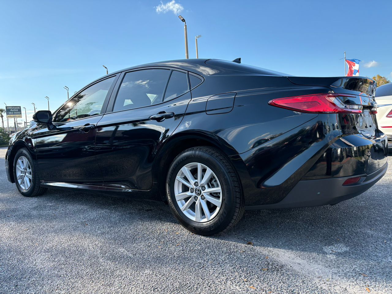 Toyota Camry Hybrid XLE 2025
