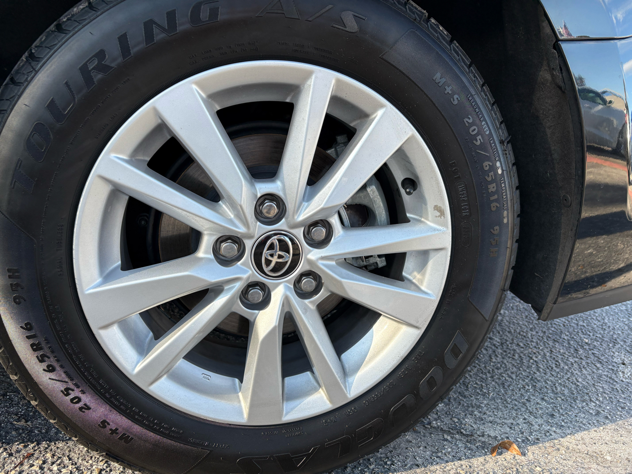 Toyota Camry Hybrid XLE 2025