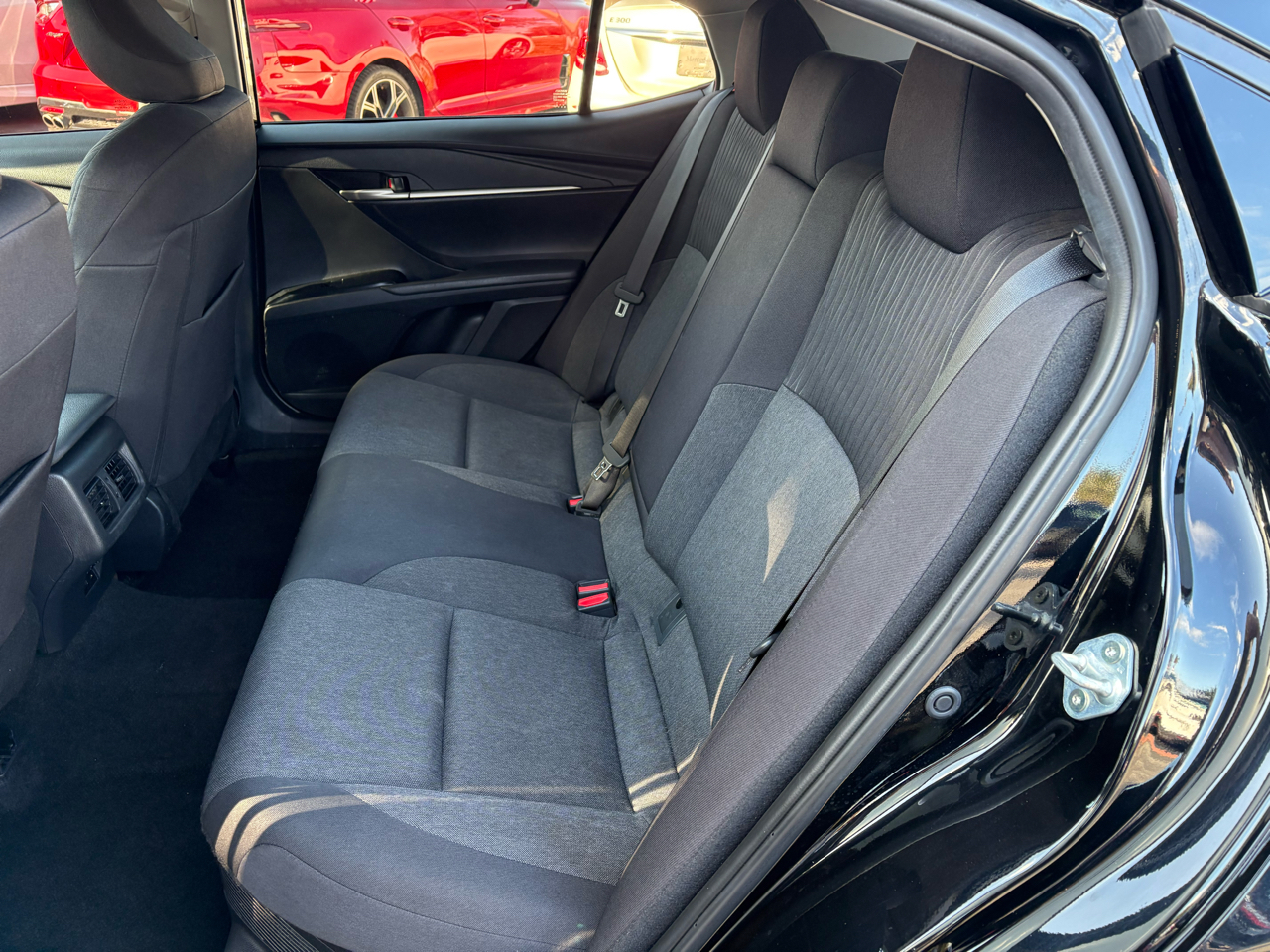 Toyota Camry Hybrid XLE 2025