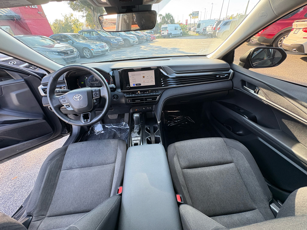 Toyota Camry Hybrid XLE 2025