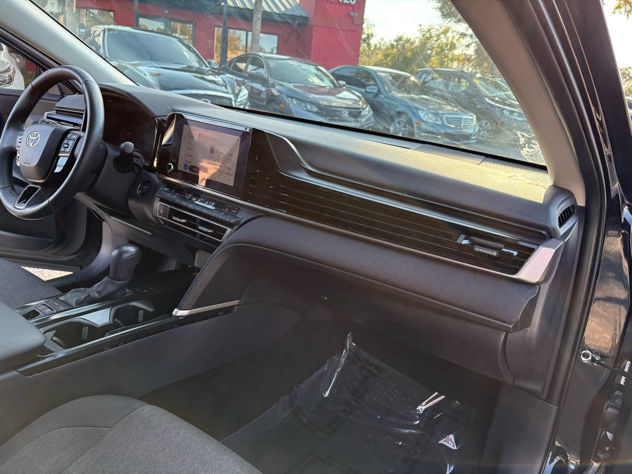 Toyota Camry Hybrid XLE 2025