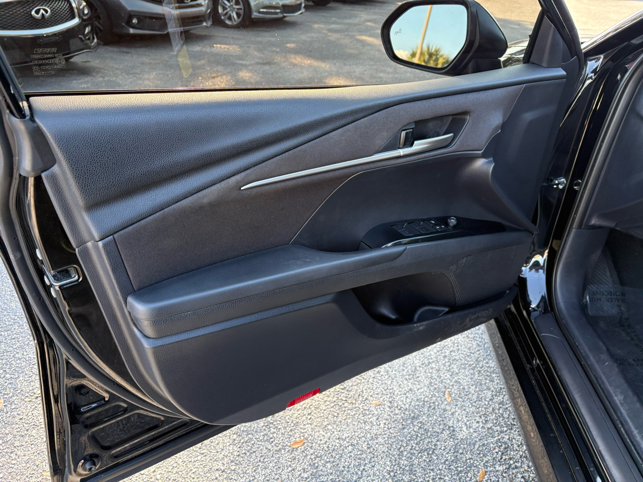 Toyota Camry Hybrid XLE 2025