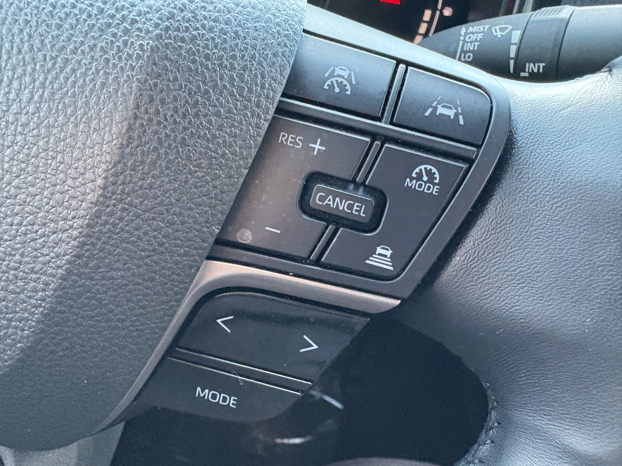 Toyota Camry Hybrid XLE 2025