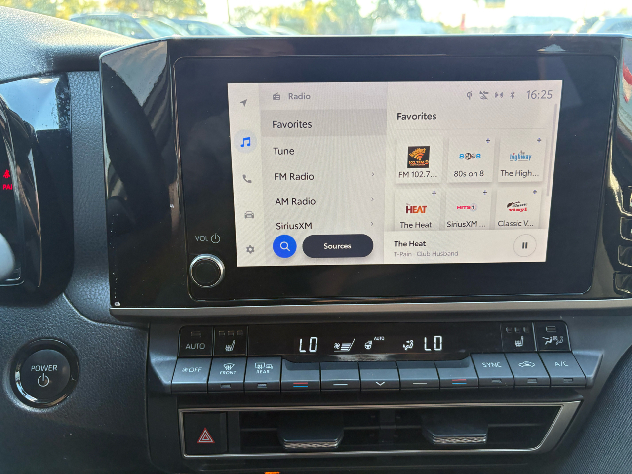 Toyota Camry Hybrid XLE 2025