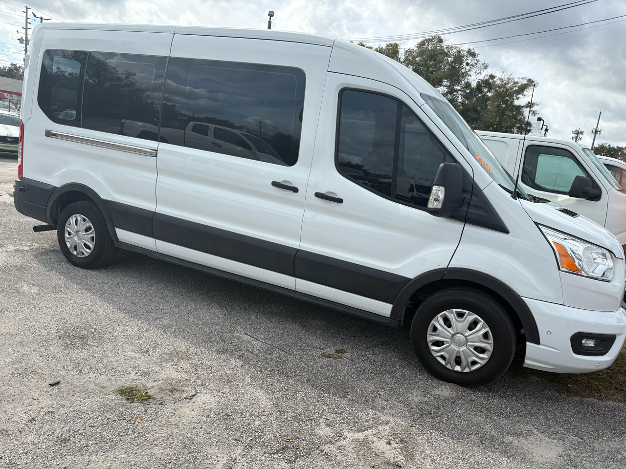Ford Transit 350 Wagon Med. Roof XL w/Sliding Pass. 148-in. WB 2020