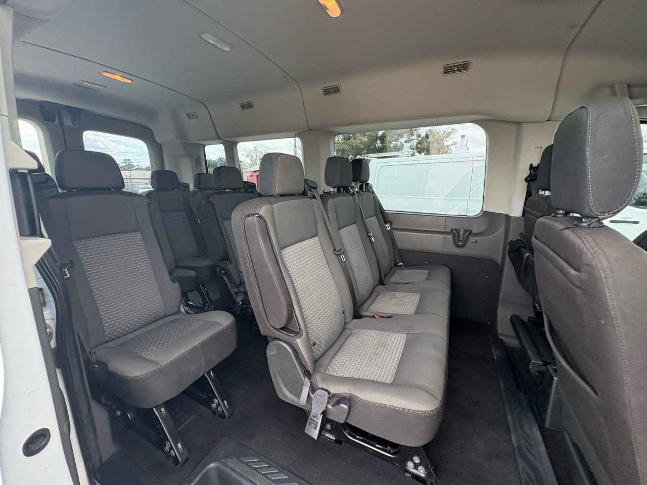 Ford Transit 350 Wagon Med. Roof XL w/Sliding Pass. 148-in. WB 2020