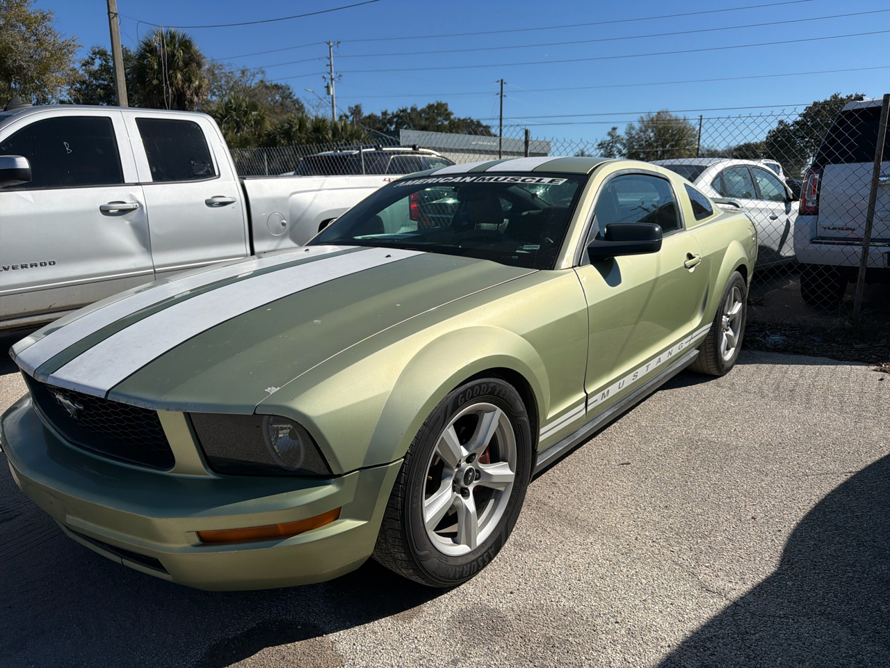 Ford Mustang V6 Deluxe Coupe 2005