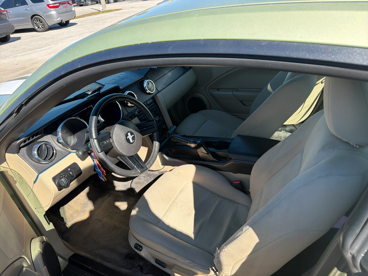 Ford Mustang V6 Deluxe Coupe 2005