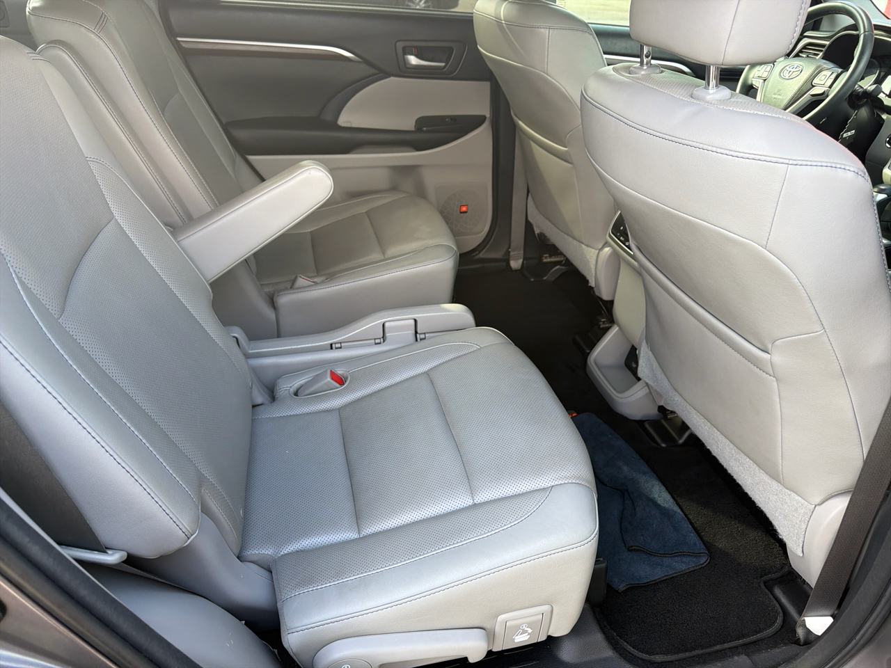 Toyota Highlander Limited FWD V6 2016