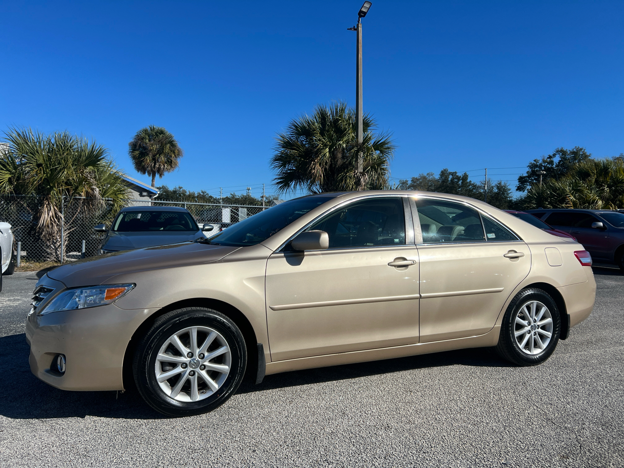 Toyota Camry 4dr Sdn XLE Auto 2010