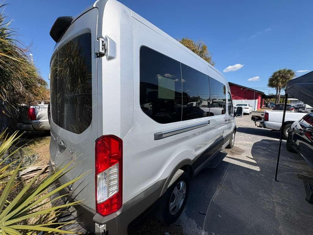 Ford Transit 350 Wagon Med. Roof XL w/Sliding Pass. 148-in. WB 2021