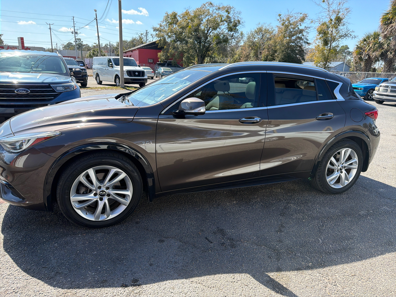 Infiniti QX30 Base 2017