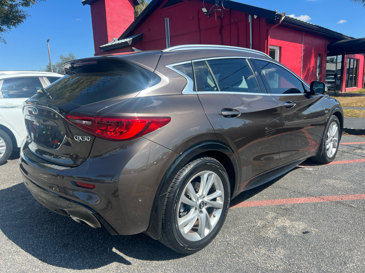 Infiniti QX30 Base 2017