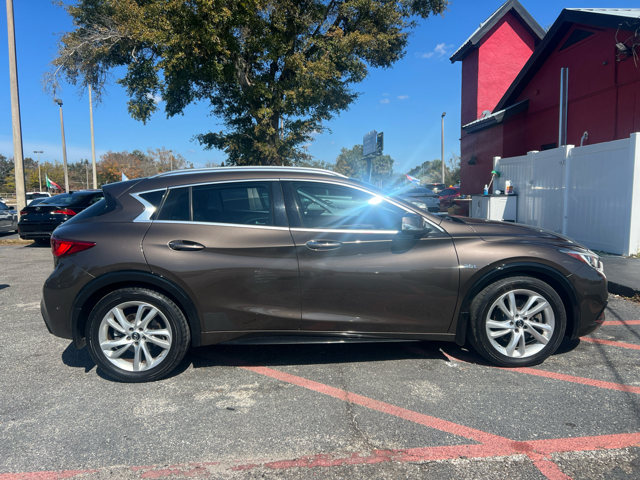 Infiniti QX30 Base 2017