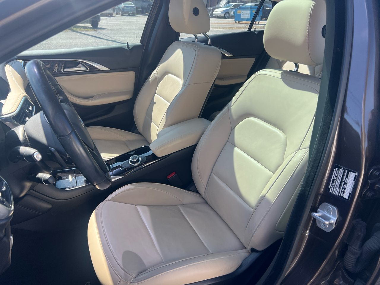 Infiniti QX30 Base 2017