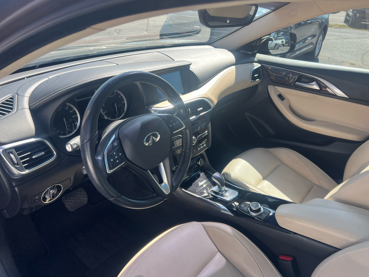 Infiniti QX30 Base 2017