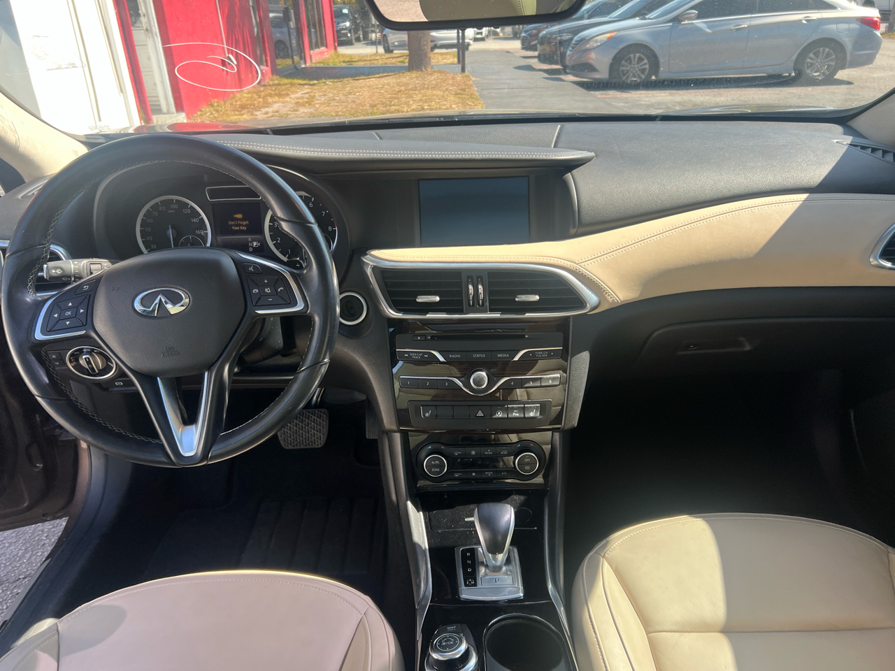 Infiniti QX30 Base 2017