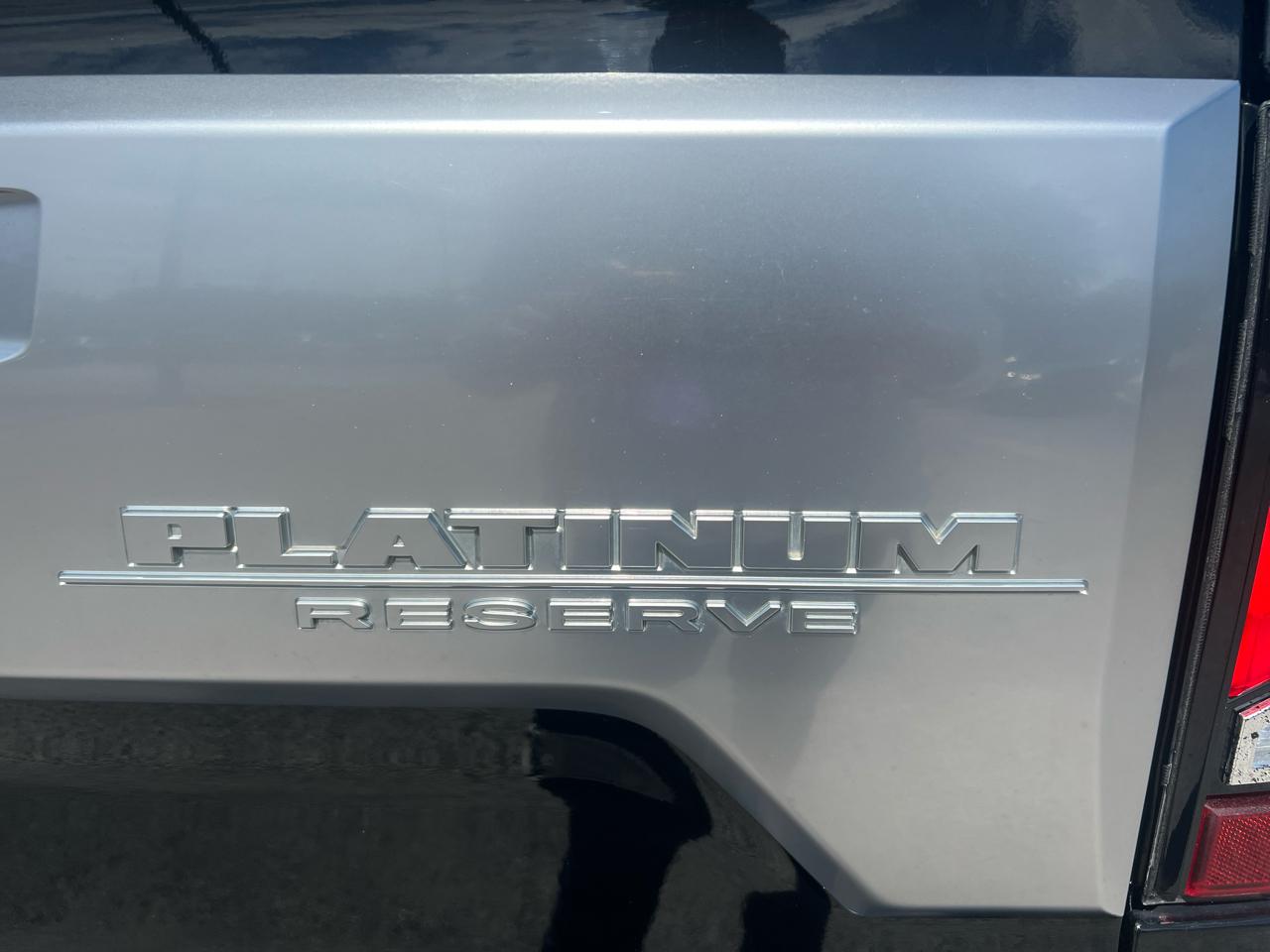 Nissan Titan Platinum Reserve Crew Cab 4WD 2020