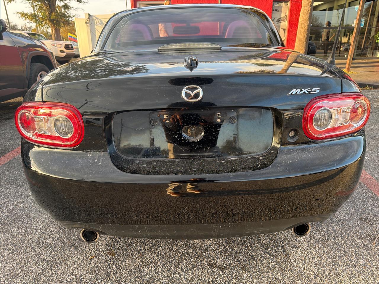 Mazda MX-5 Miata Grand Touring 2011