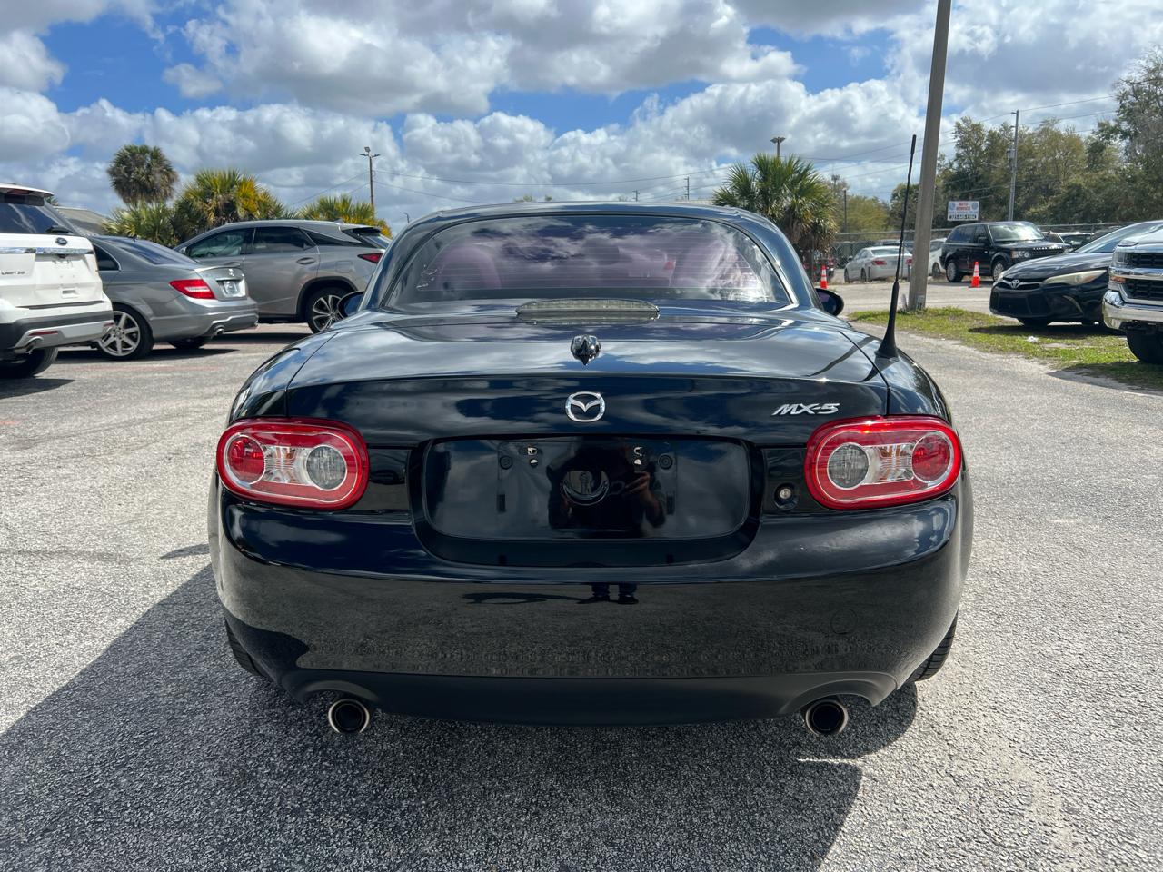 Mazda MX-5 Miata Grand Touring 2011