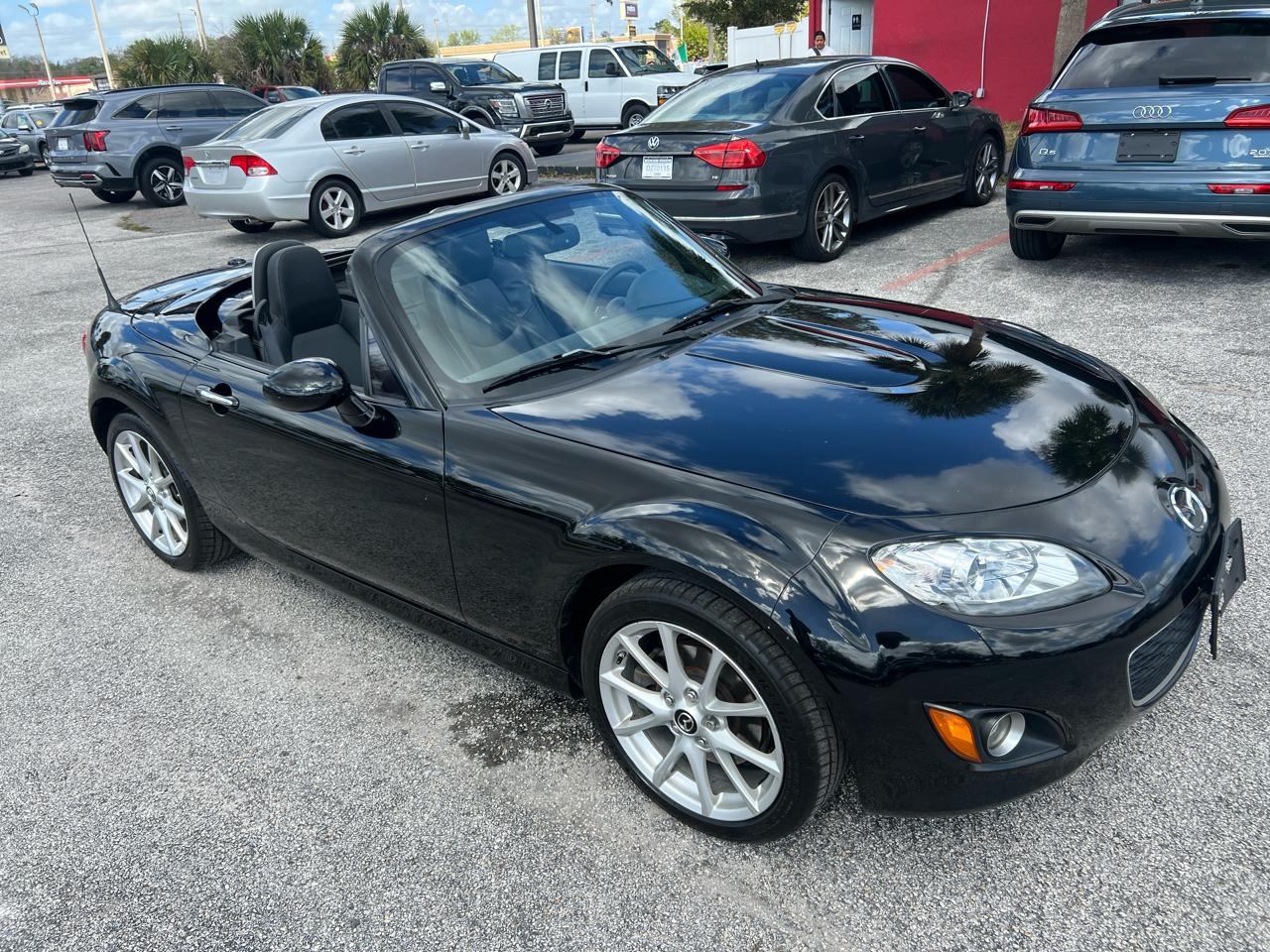 Mazda MX-5 Miata Grand Touring 2011