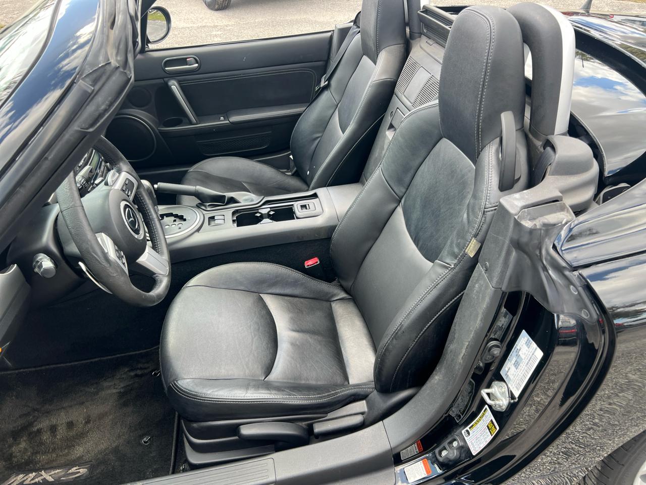 Mazda MX-5 Miata Grand Touring 2011