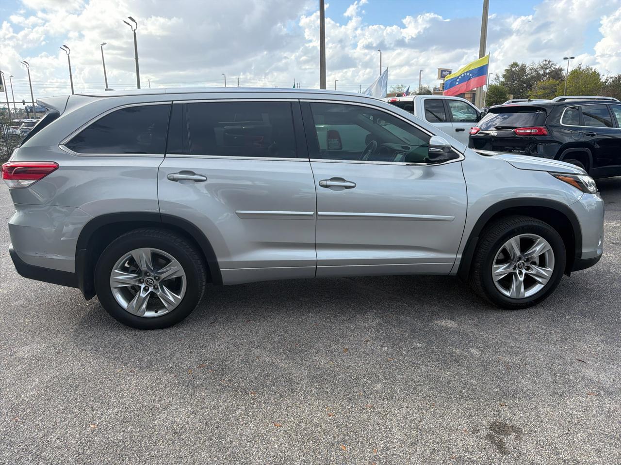 Toyota Highlander Limited AWD V6 2019