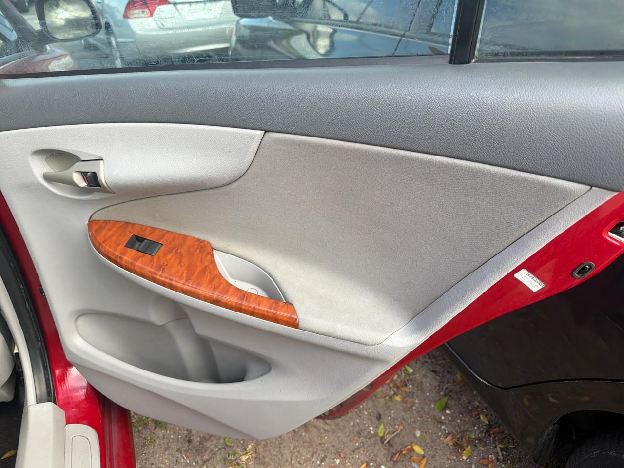 Toyota Corolla 4dr Sdn Auto LE (Natl) 2010