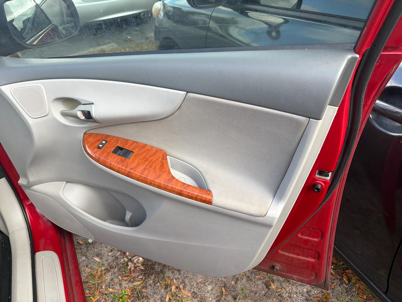 Toyota Corolla 4dr Sdn Auto LE (Natl) 2010