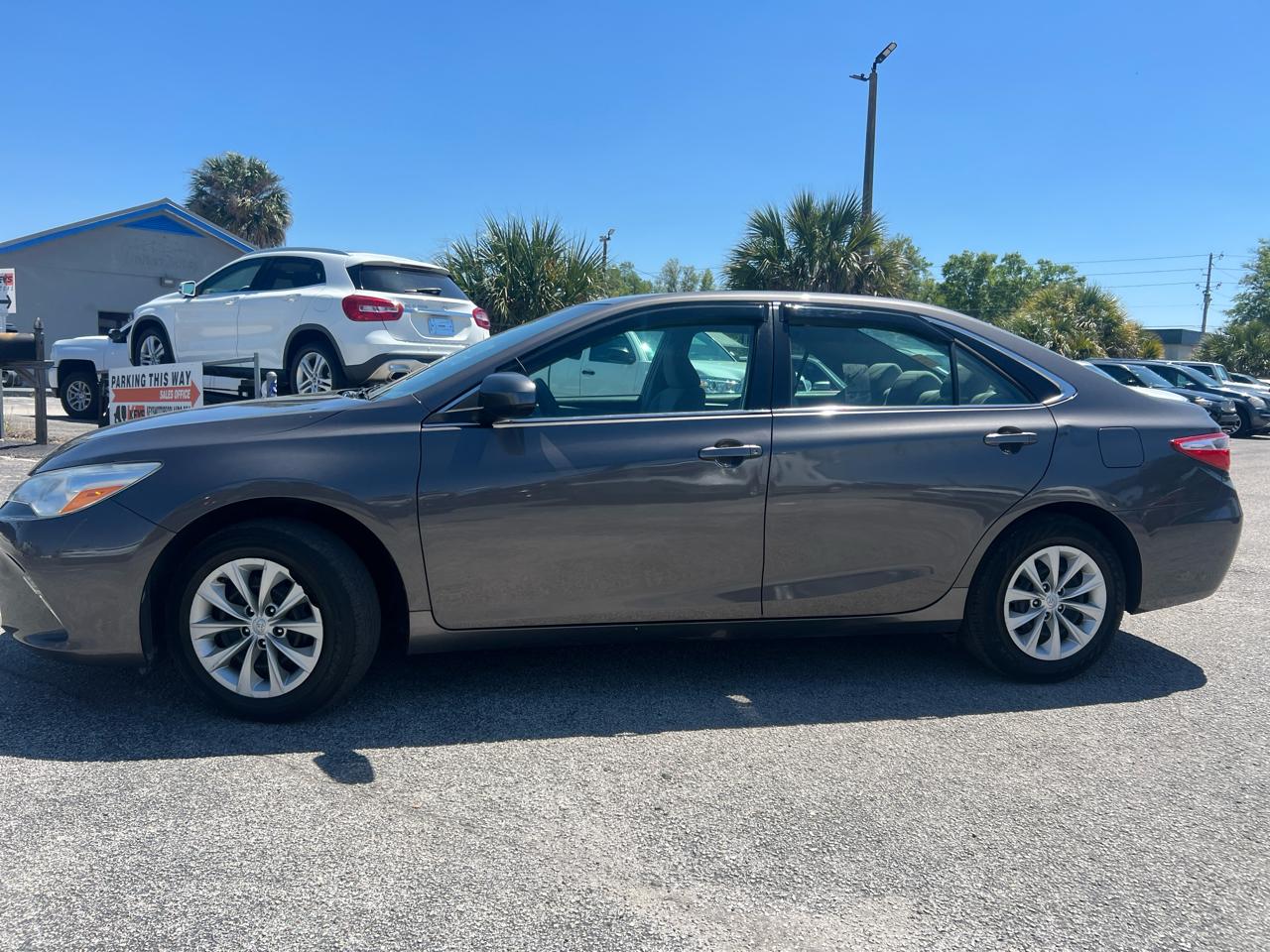 Toyota Camry SE 2017