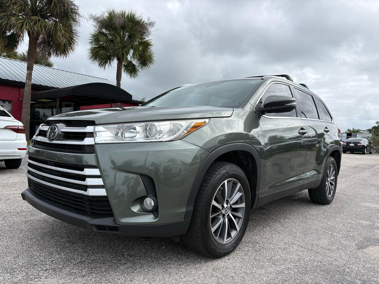Toyota Highlander FWD 4dr V6 XLE (Natl) 2019