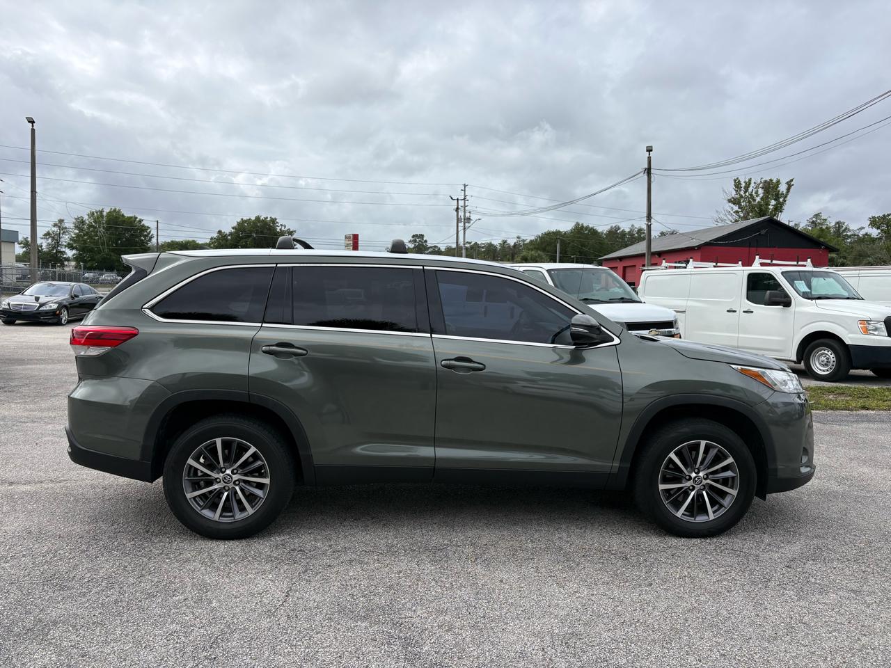 Toyota Highlander FWD 4dr V6 XLE (Natl) 2019