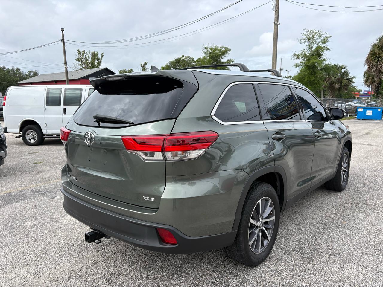 Toyota Highlander FWD 4dr V6 XLE (Natl) 2019