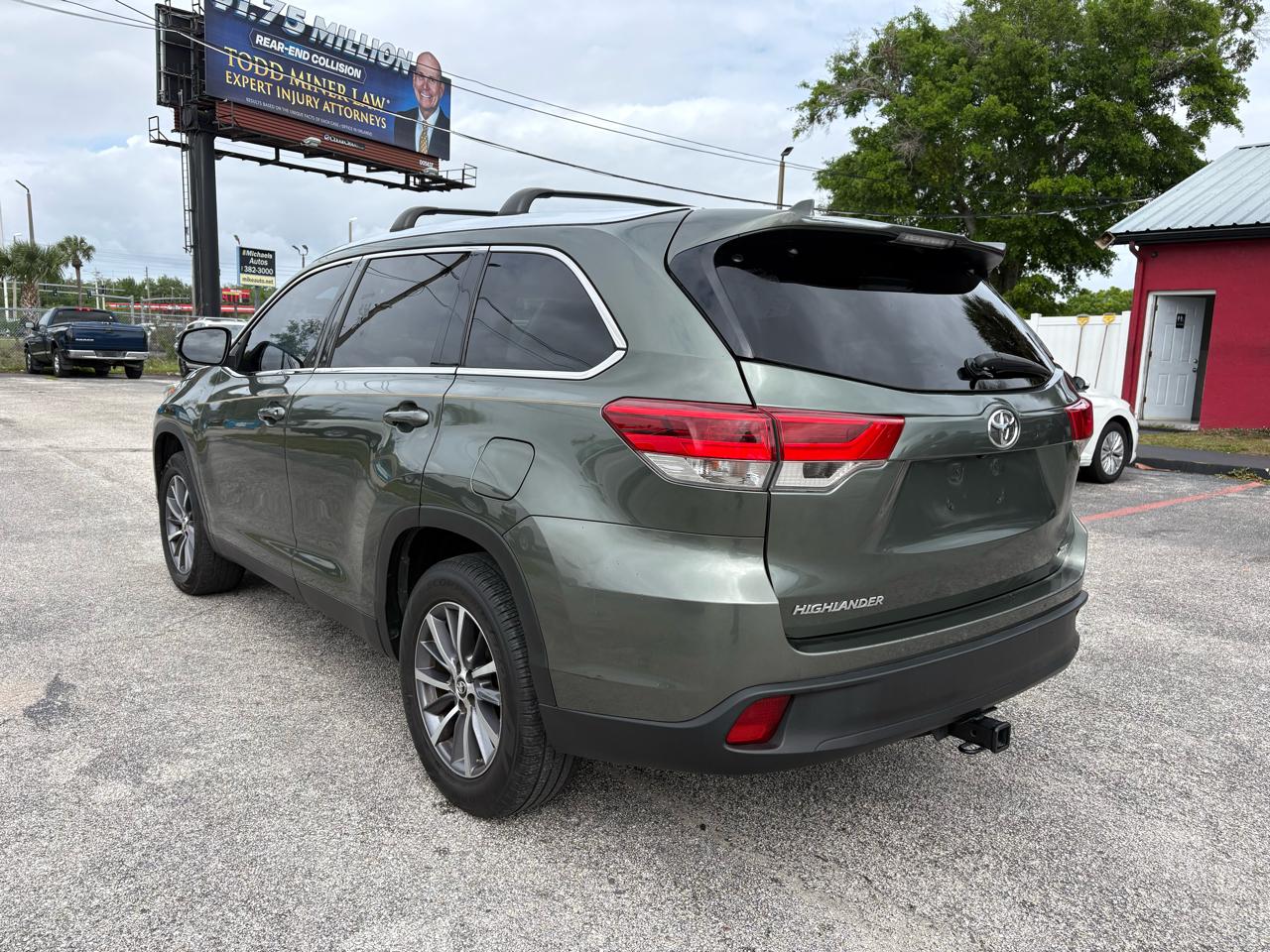Toyota Highlander FWD 4dr V6 XLE (Natl) 2019