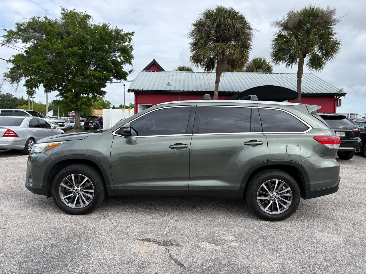Toyota Highlander FWD 4dr V6 XLE (Natl) 2019